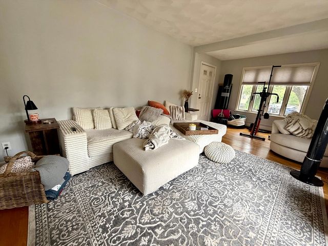 15 Putnam St 1, Watertown, MA 02472