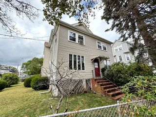 15 Putnam St 1, Watertown, MA 02472