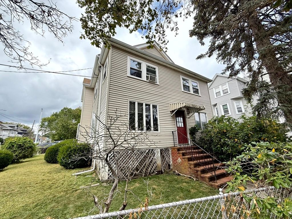 15 Putnam St 1, Watertown, MA 02472