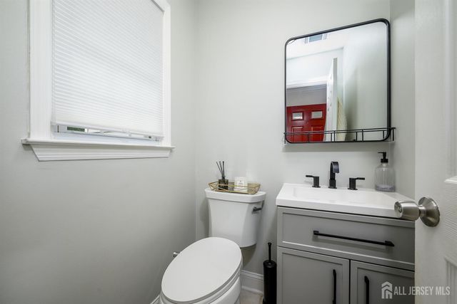 136 Woodmere Drive, Parlin, NJ 08859