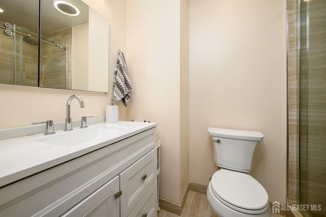 136 Woodmere Drive, Parlin, NJ 08859