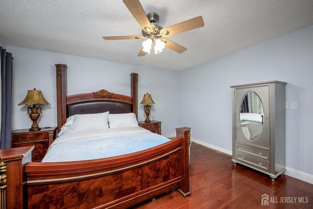 136 Woodmere Drive, Parlin, NJ 08859