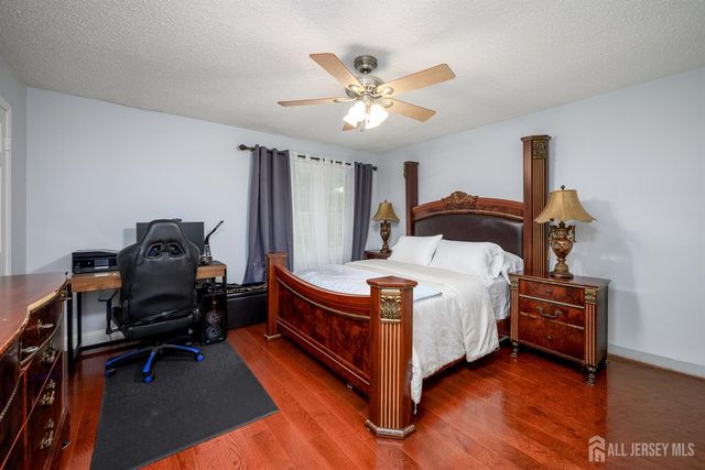 136 Woodmere Drive, Parlin, NJ 08859