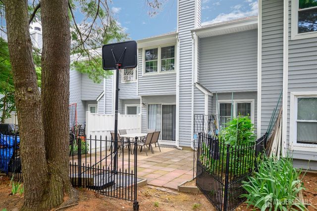 136 Woodmere Drive, Parlin, NJ 08859