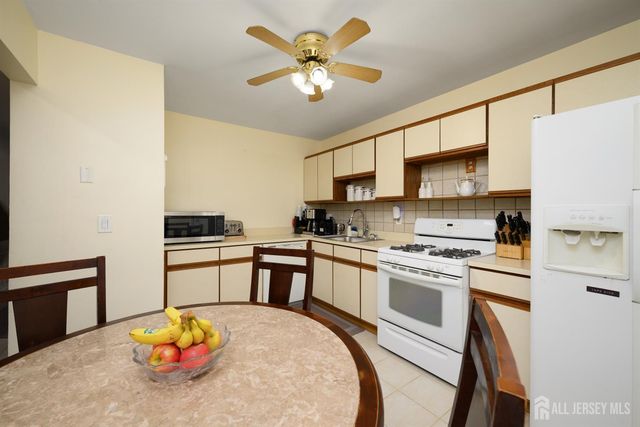 136 Woodmere Drive, Parlin, NJ 08859