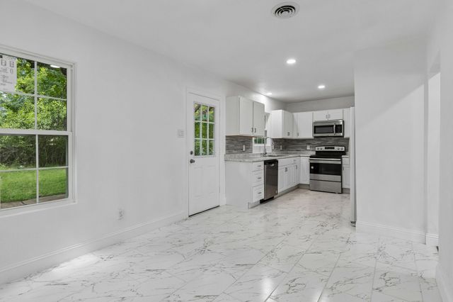 4233 Quails Lane, Fort Worth, TX 76119