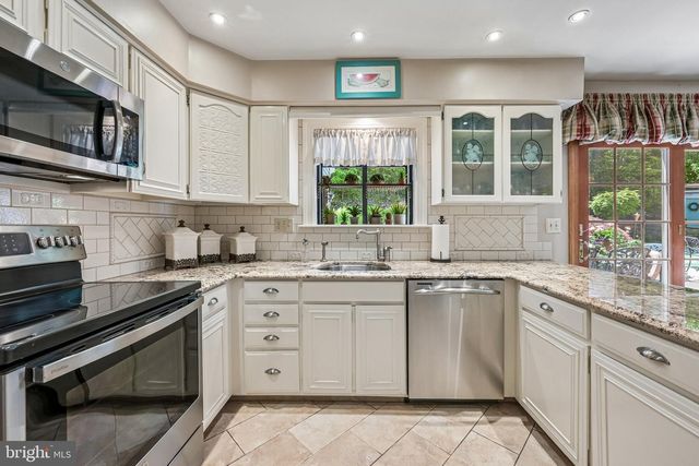 12 RAMBLE PL, Blackwood, NJ 08012