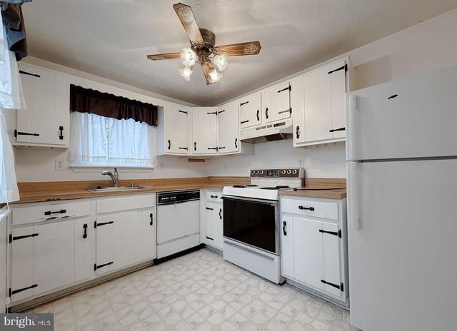 2498 WAKEFIELD CIR, Waldorf, MD 20602