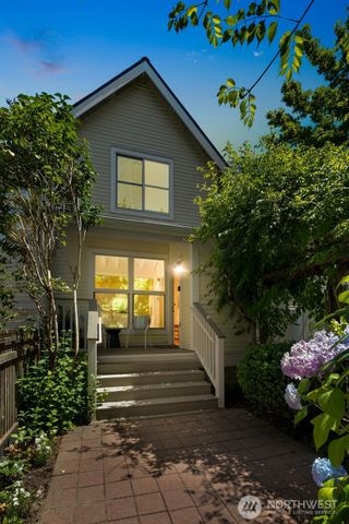 6726 35th Place S, Seattle, WA 98118