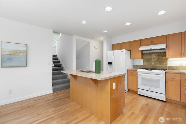 6726 35th Place S, Seattle, WA 98118