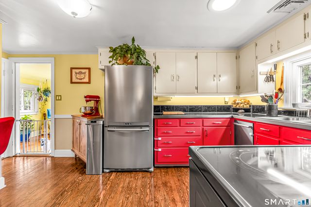 1 Glenwood Avenue, Naugatuck, CT 06770