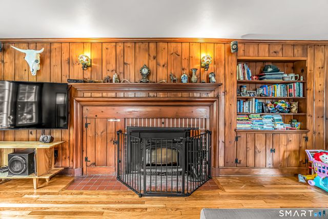 1 Glenwood Avenue, Naugatuck, CT 06770