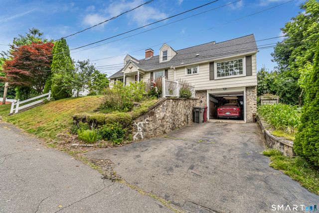 1 Glenwood Avenue, Naugatuck, CT 06770
