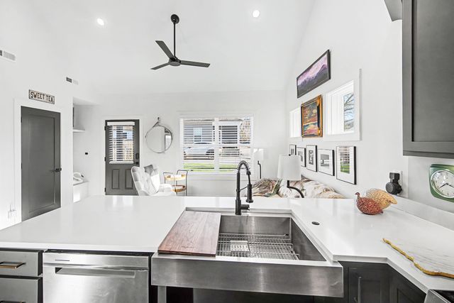 1813B Ashton Ave, Nashville, TN 37218