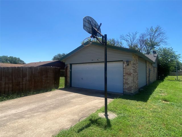 1213 Southridge Drive, Lancaster, TX 75146