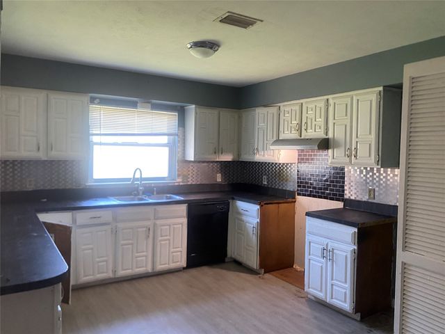 1213 Southridge Drive, Lancaster, TX 75146