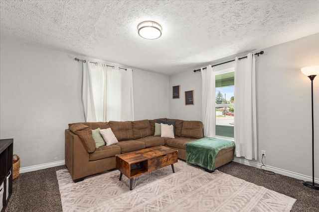 427 E Glass Ave, Spokane, WA 99207