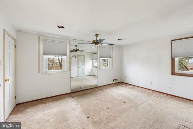 435 VALLEY RUN DR, Cherry Hill, NJ 08002