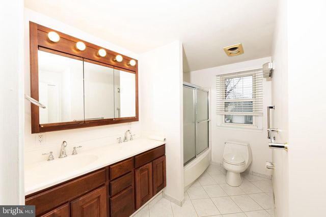 435 VALLEY RUN DR, Cherry Hill, NJ 08002