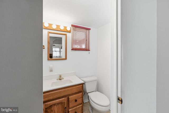 435 VALLEY RUN DR, Cherry Hill, NJ 08002