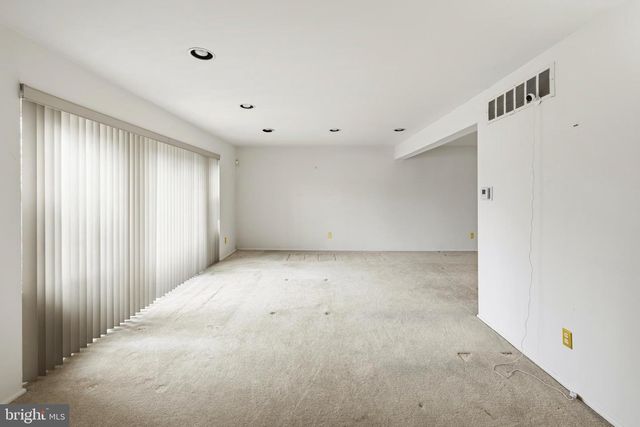 435 VALLEY RUN DR, Cherry Hill, NJ 08002