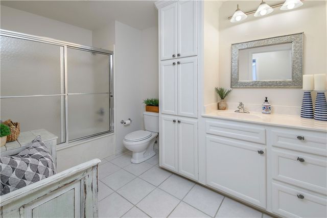 5821 Stallion Ridge, College Station, TX 77845