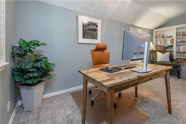 5821 Stallion Ridge, College Station, TX 77845