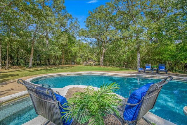 5821 Stallion Ridge, College Station, TX 77845