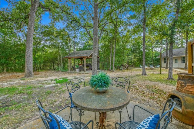 5821 Stallion Ridge, College Station, TX 77845