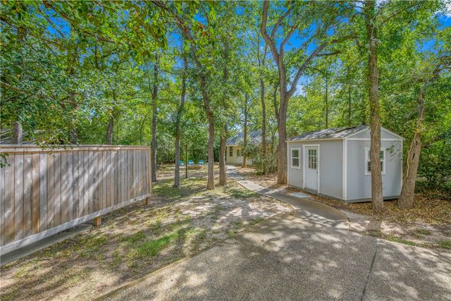 5821 Stallion Ridge, College Station, TX 77845