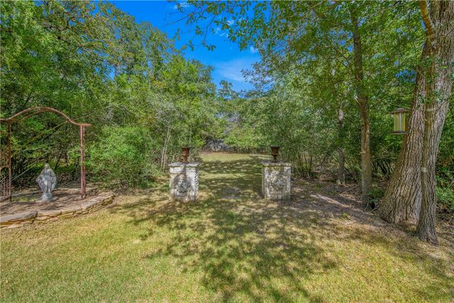 5821 Stallion Ridge, College Station, TX 77845