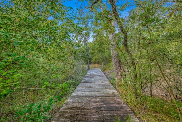 5821 Stallion Ridge, College Station, TX 77845