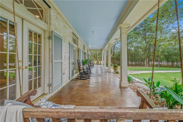 5821 Stallion Ridge, College Station, TX 77845