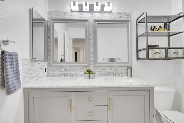 703 Waterford Pl, Pinole, CA 94564