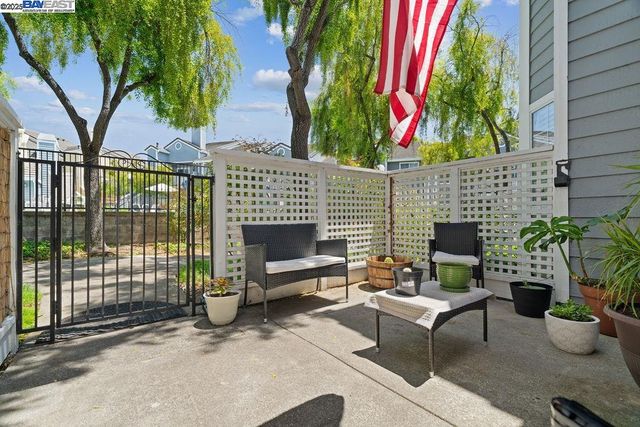 703 Waterford Pl, Pinole, CA 94564