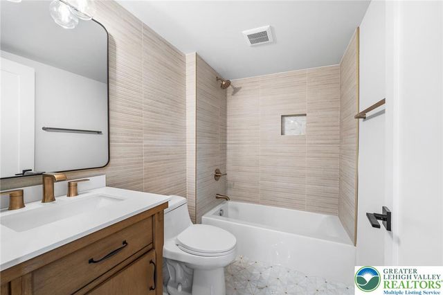 370 Raubsville Road, Williams Twp, PA 18042