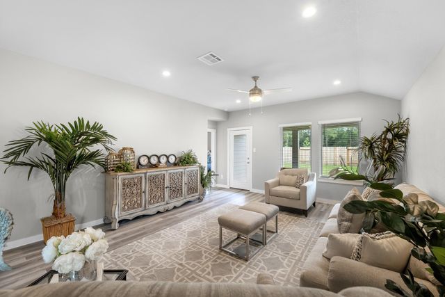 3385 Mallard Lake Drive, Orange, TX 77632