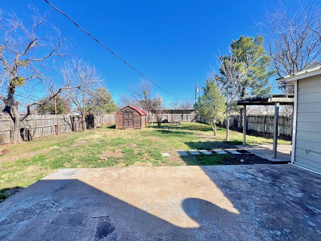 Image 11 of property listing at 1102 Ardmore Street, San Angelo, TX 76905