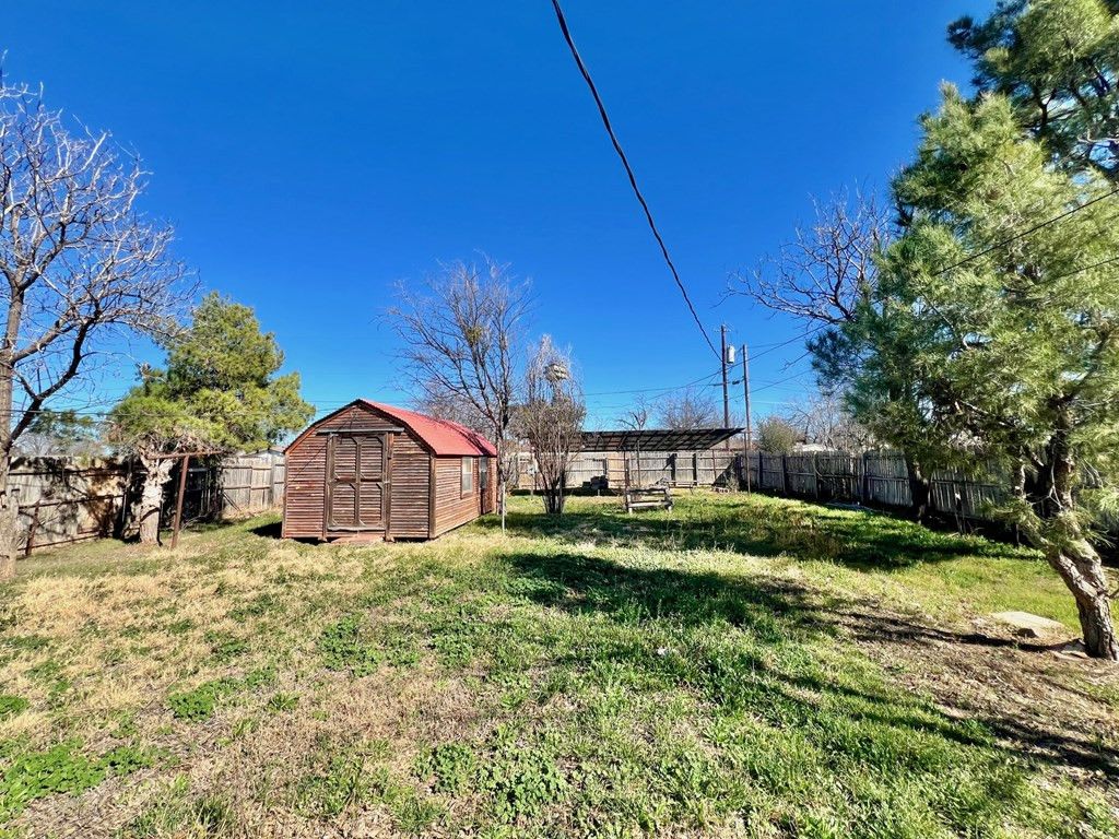 Image 12 of property listing at 1102 Ardmore Street, San Angelo, TX 76905