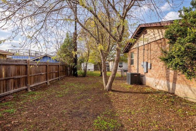 708 Bluebonnet Dr, Kerrville, TX 78028