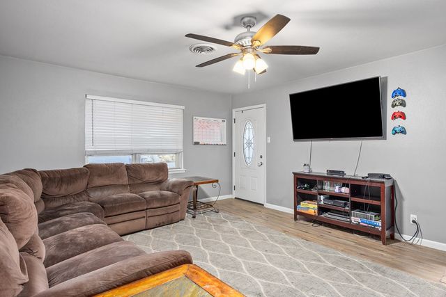 708 Bluebonnet Dr, Kerrville, TX 78028