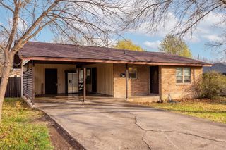 708 Bluebonnet Dr, Kerrville, TX 78028