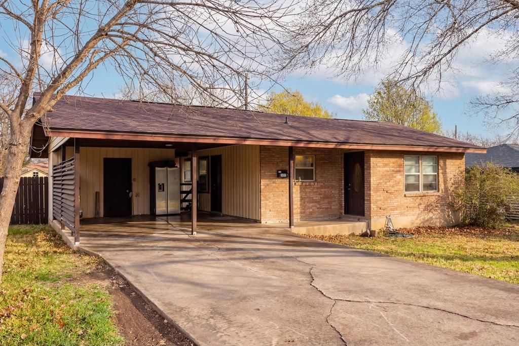 708 Bluebonnet Dr, Kerrville, TX 78028