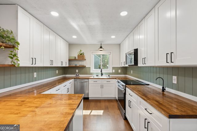 4650 Wheeler Creek Drive, Hoschton, GA 30548