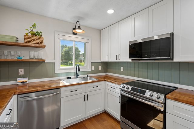 4650 Wheeler Creek Drive, Hoschton, GA 30548