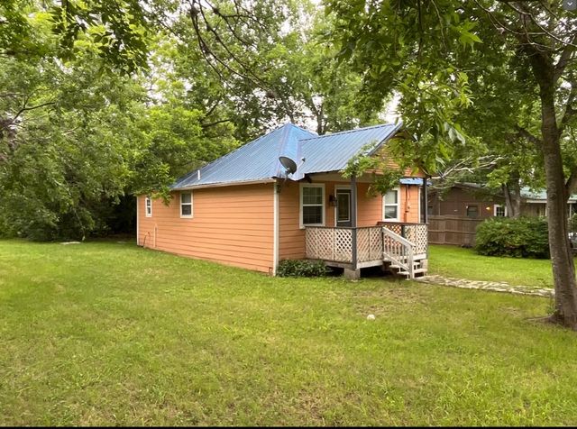 930 Red River ST, Lockhart, TX 78644
