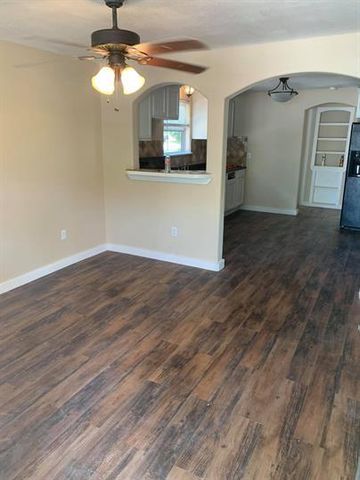 930 Red River ST, Lockhart, TX 78644