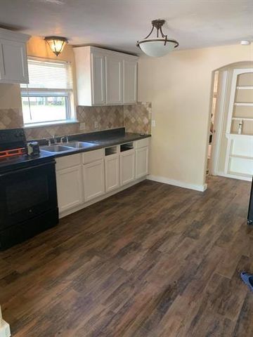 930 Red River ST, Lockhart, TX 78644