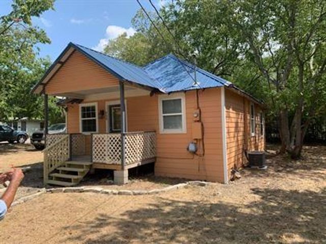 930 Red River ST, Lockhart, TX 78644