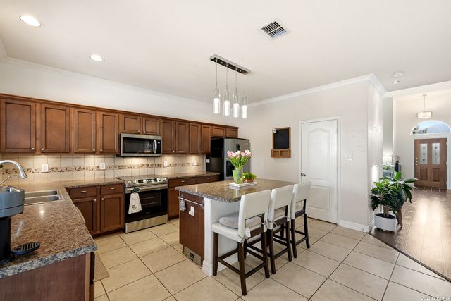 21411 La Pena Dr, San Antonio, TX 78258